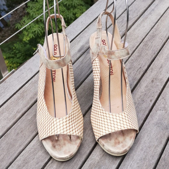 Gold Button heeled sandals - Picture 3 of 14